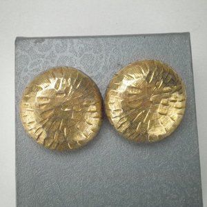 Vintage Castle Cliff Textured 1.25" Round Earrings Clip On